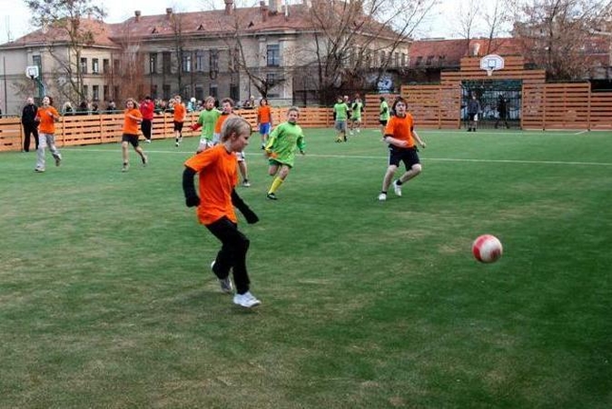 Mokyklos sporto aikštelė bus atvira ir aplinkinių namų gyventojams