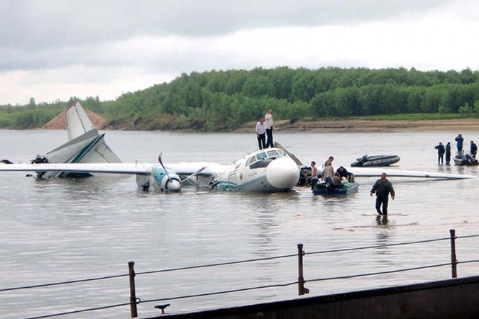 Rusijoje avariniu būdu tupiant lėktuvui AN-24 žuvo šeši žmonės