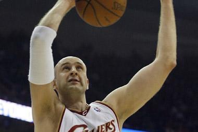 „Cavaliers“ laimėjo pirmąjį ketvirtfinalio mačą