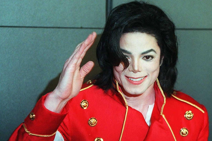 Aukcione parduodama Michaelo Jacksono kaukė