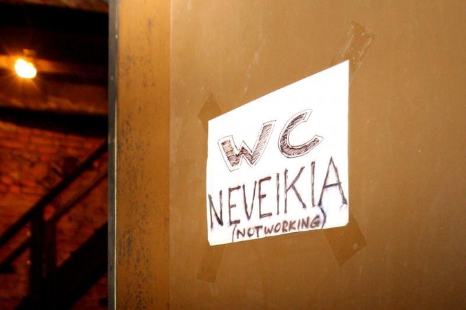 Prieš grandiozines žaidynes – tualetų remontas