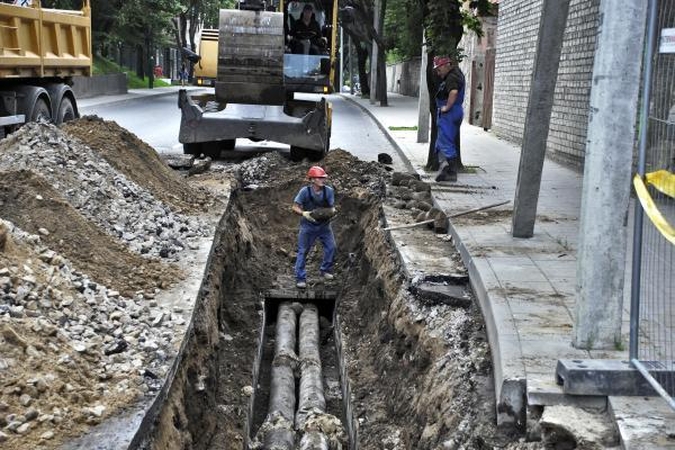 Mieste klojami nauji šilumos trasų vamzdžiai