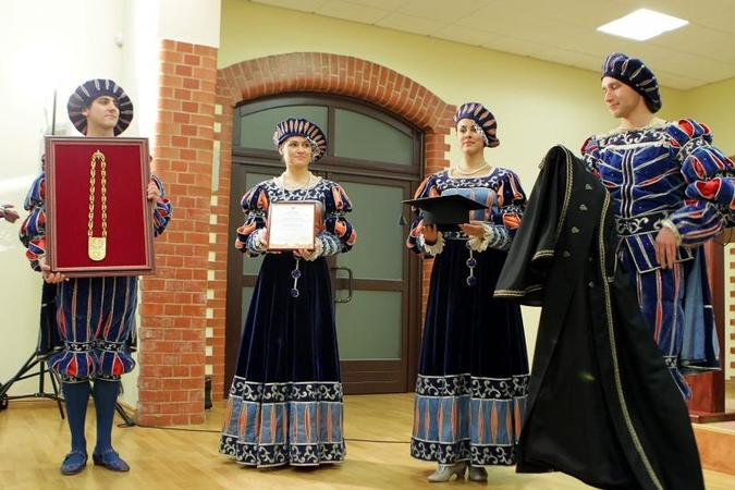 KU iškilmingoje ceremonijoje inauguruoti Garbės daktarai