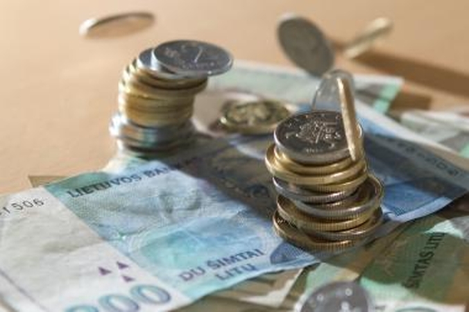 Vyriausybė svarsto, kaip mažinti atsiskaitymus grynaisiais pinigais