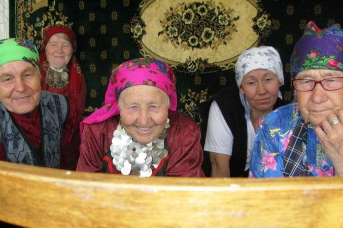 Dainuojančios „babuškos“ griauna rusiškus stereotipus