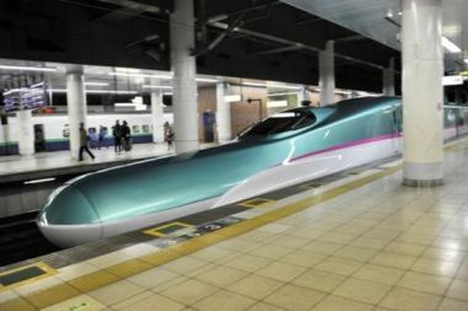 Japonijoje debiutavo ultragreitasis traukinys „Hayabusa" (Foto)