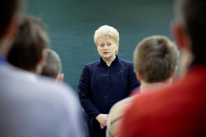 Prezidentę dvasine prostitute išvadinęs apžvalgininkas – įspėtas
