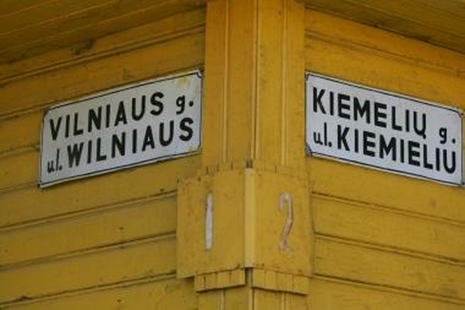 Teismų sprendimų nevykdymu kaltinama Vilniaus rajono valdžia sako tik ginanti savo gyventojus