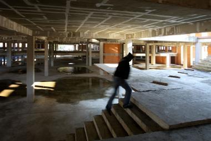 Merdėjančiame Stoties turgavietės pastate rasti du lavonai
