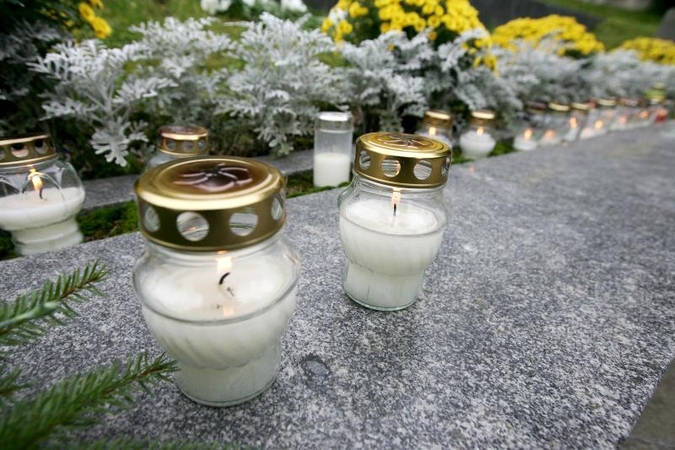 Pakruojo rajone vandalai nusiaubė    kapines   