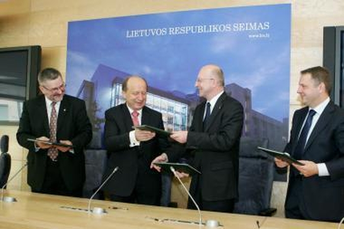 Valdantieji dar nesprendė, kas pakeis D.Kreivį, ir žada įveikti opoziciją