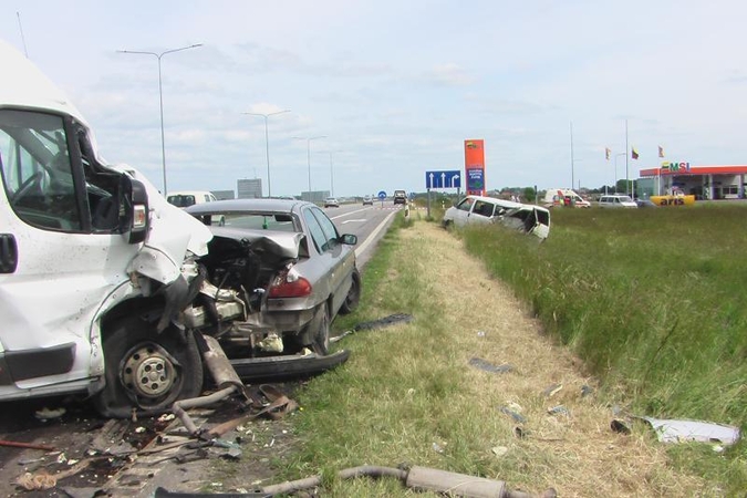 Netoli Klaipėdos automobilis nutrenkė nėščią moterį (papildyta)