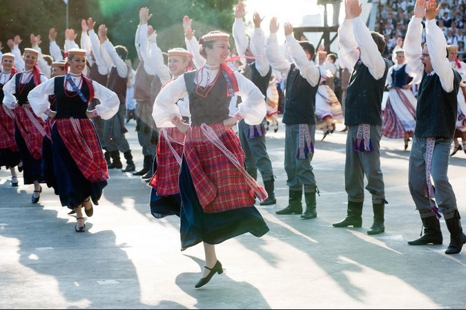 Parodoje – ir antrą šimtmetį skaičiuojanti prijuostė