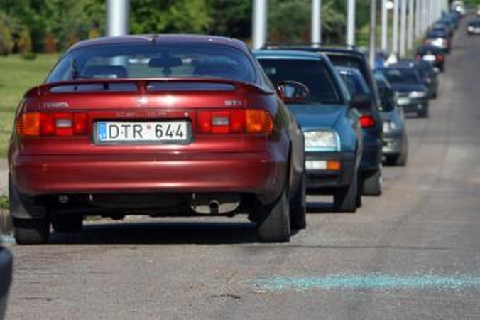 Kaune vagys nesiliauja siaubę automobilius