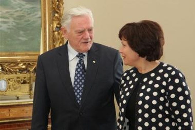 V.Adamkus: krašto apsaugos prioritetas - nacionalinis saugumas