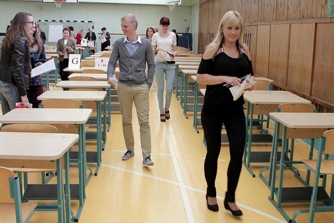 Pirmadienį abiturientai laiko biologijos egzaminą