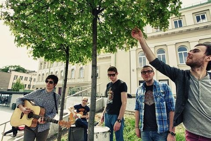 „Vienuolyno kieme“  - indie roko grupė „Colours Of Bubbles“