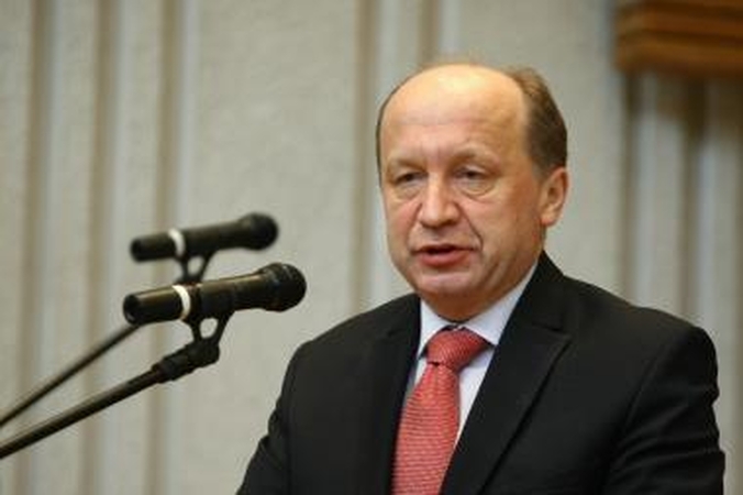 Vyriausybė ketina panaikinti galimybę atleistiems darbuotojams gauti ir išeitinę, ir naują darbą