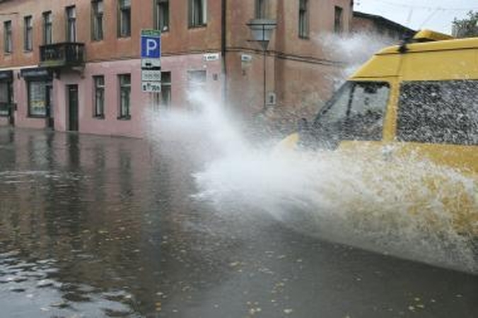 Kauno gatves buvo užtvindžiusi liūtis