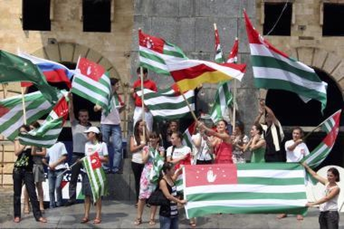 Separatistinės Abchazijos viceprezidentas sužeistas per pasikėsinimą