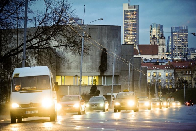 Kelininkai: rajoninių kelių dangos vietomis slidžios