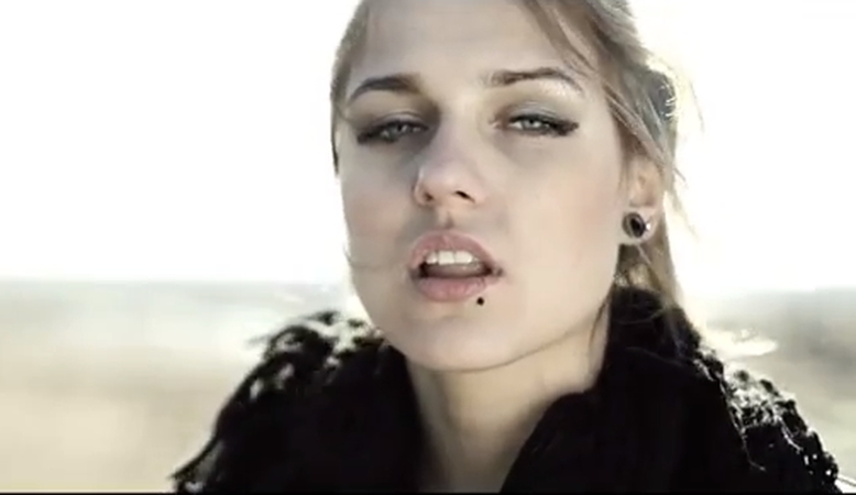 „YouTube“ sensacija: lietuvė, stebinanti savo muzika