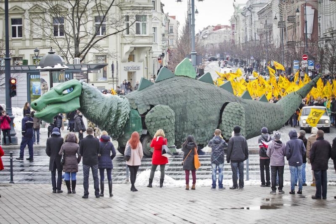 Sniego nepabūgęs Dinas Zauras vėl nukeliavo pas filologes
