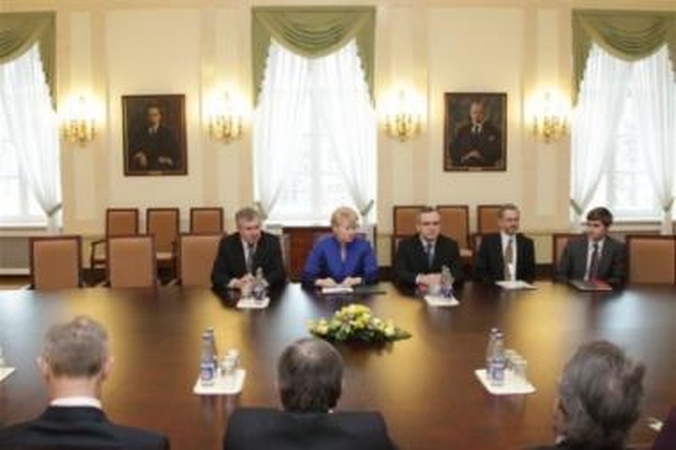 Prezidentė su Seimo komiteto nariais aptarė grėsmes šalies saugumui