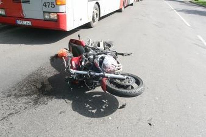 Automobilio ir motociklo kaktomuša kainavo gyvybę 