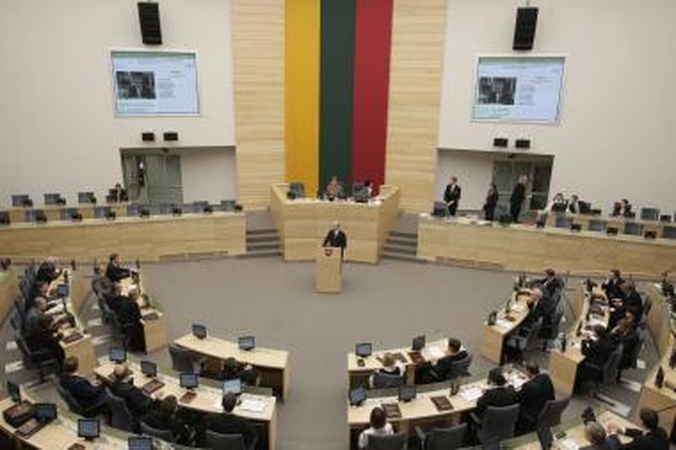 Sumažinti politikų atlyginimai