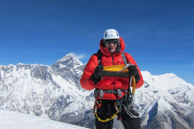 Lietuvis, ištvėręs aukščio ligos simptomus, įkopė į Ama Dablam kalną
