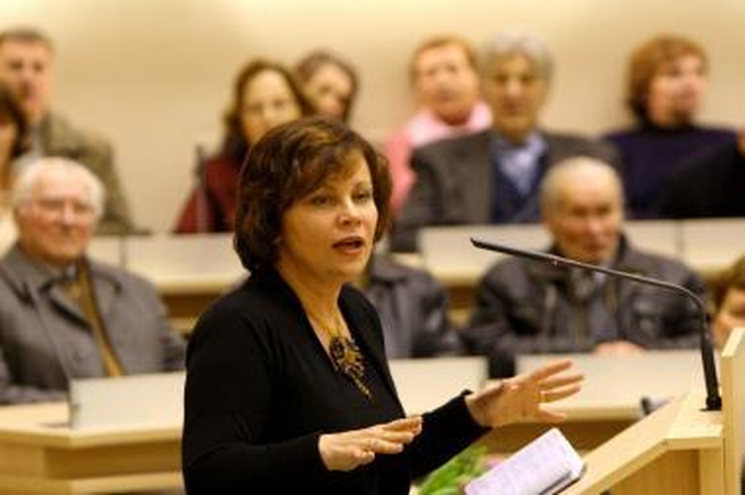 Lėktuvo gedimas užlaikė ministrę oro uoste