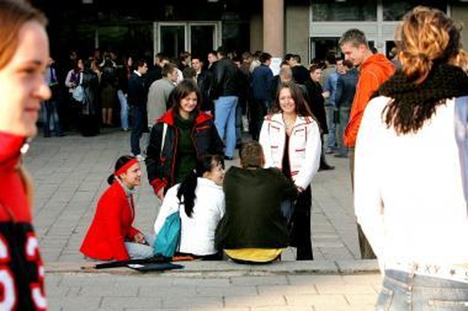 Aiškėja studentų paskolų teikimo ir grąžinimo sąlygos