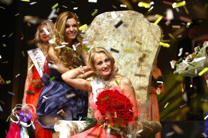 „Lietuvos ponia 2012“ tituluota žavi keturių vaikų mama