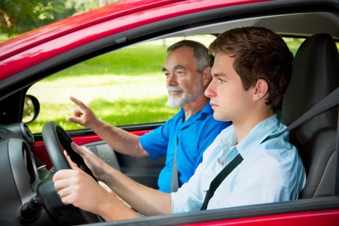 Į „Metų automobilio 2012“ titulą – 32 pretendentai