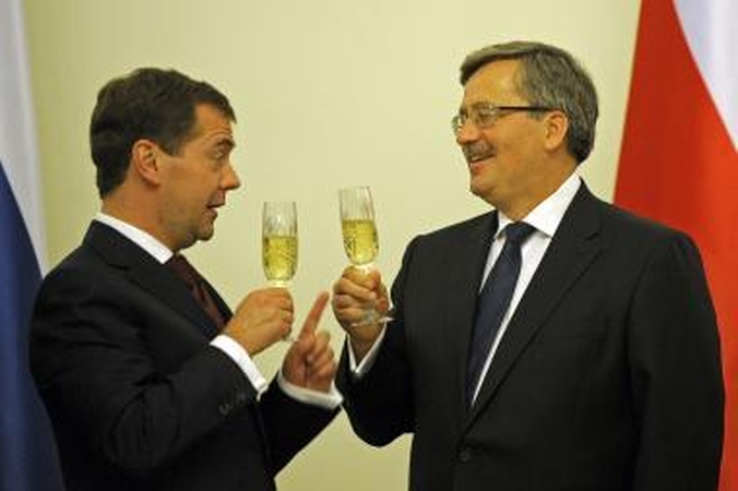 Medvedevas ir Komorowskis Smolenske kalbėsis apie santykių perspektyvas