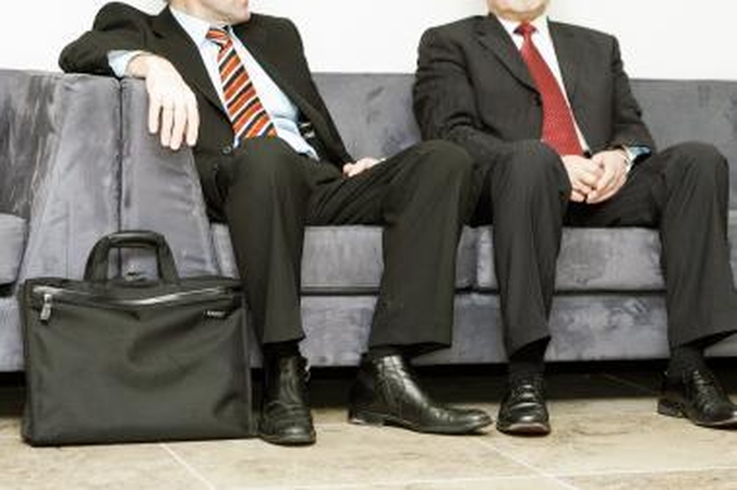 Europos Komisija siūlo mažinti bankininkų atlyginimus 