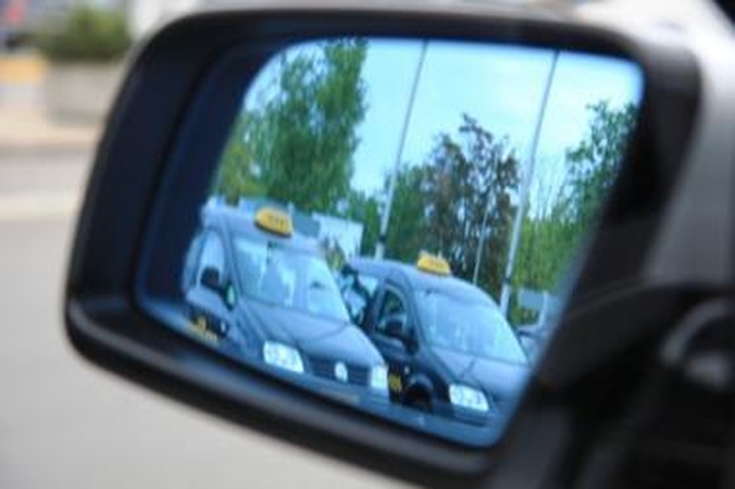 Kova su nesąžiningais taksistais oro uoste: atsiras fiksuotas taksi mokestis