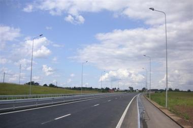 Kelyje Vilnius–Utena – cementbetonio „tramplynų“ grėsmė