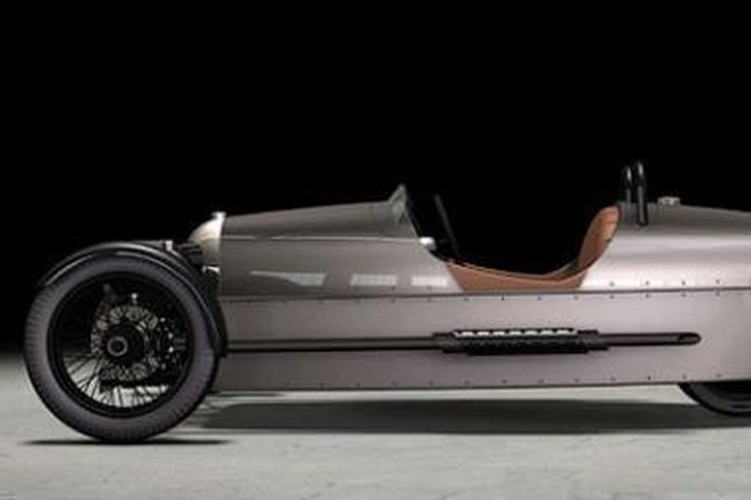 "Morgan" oficialiai pristatė triratį automobilį