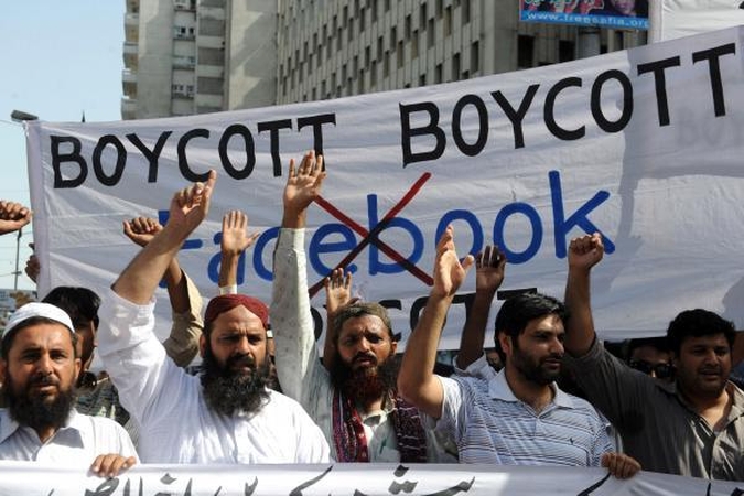 Pakistane po „Facebook“ uždarytas ir „YouTube“