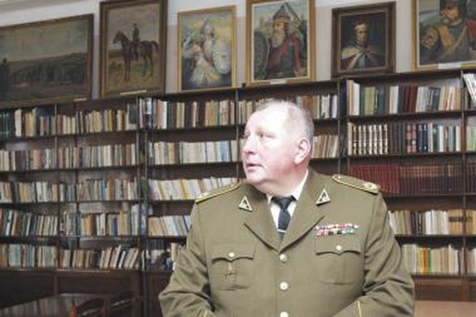 Kariškį įklampino keli tauriųjų gėrimų buteliai