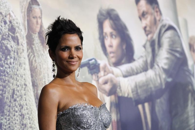 Holivudo žvaigždė Halle Berry laukiasi kūdikio, būdama 46 metų