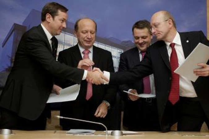 Valdantieji ieško, kaip užkimšti biudžeto skylę