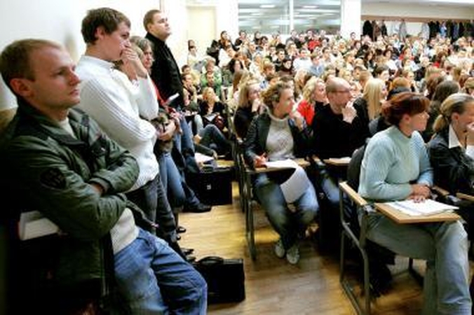 Abiturientams pataria aklai netikėti universitetų reitingais