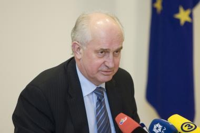 VMI: R.Šarkino išeitinė pašalpa turi būti apmokestinta gyventojų pajamų mokesčiu