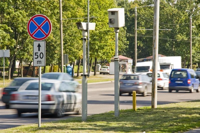 Įspėjimai apie greičio matuoklius padeda išvengti „kengūros efekto“
