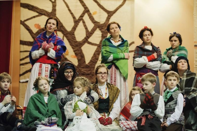 Klaipėdos krašto dienai – folkloro spektaklio „Jau saulelė“ premjera