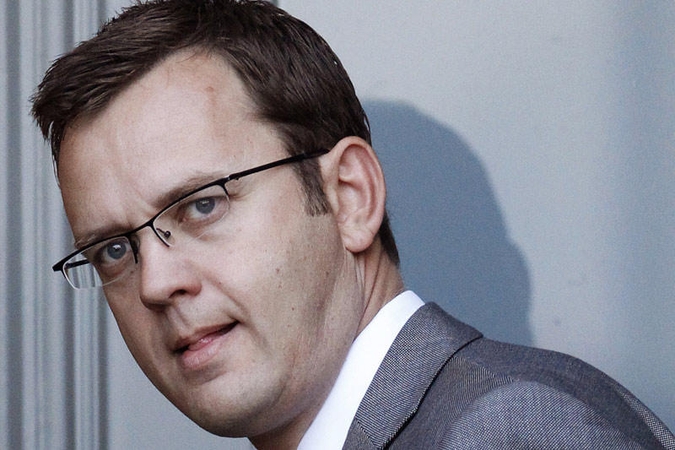 Buvęs D.Camerono padėjėjas suimtas dėl šnipinėjimo skandalo