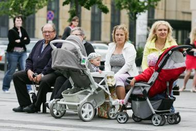 KT nagrinės honorarų mokėjimo motinoms konstitucingumą